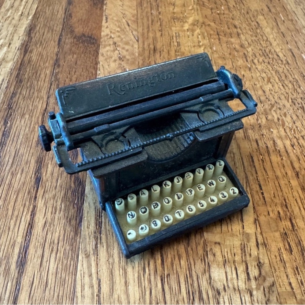 Vintage Remington Typewriter Die Cast Metal Collectible Pencil Sharpener mini